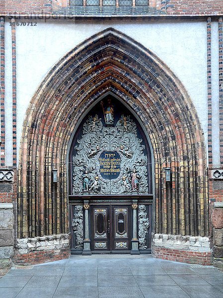 Westportal der St.-Nikolai-Kirche  Backsteingotik  Gebäude von 1276  Stralsund  Mecklenburg-Vorpommern  Deutschland  Europa
