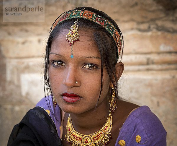 Junge Frau  Portrait  Pushkar  Rajasthan  Indien  Asien