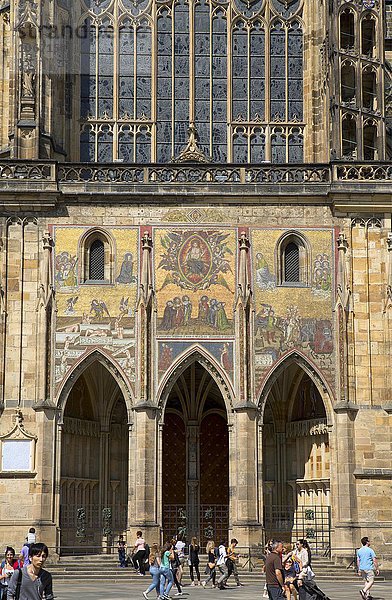 Mosaik des Jüngsten Gerichts über Eingangsportal  Veitsdom  Prager Burg  Hradschin  Prag  Tschechien  Europa