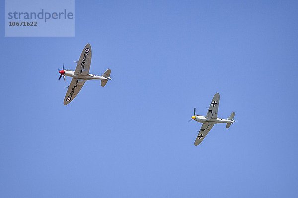 Supermarine Spitfire und Hispano Buchon  RIAT 2015 Flugschau  Gedenken an den 75. Jahrestag der Luftschlacht um England  Fairford  Gloucestershire  England  Großbritannien  Europa