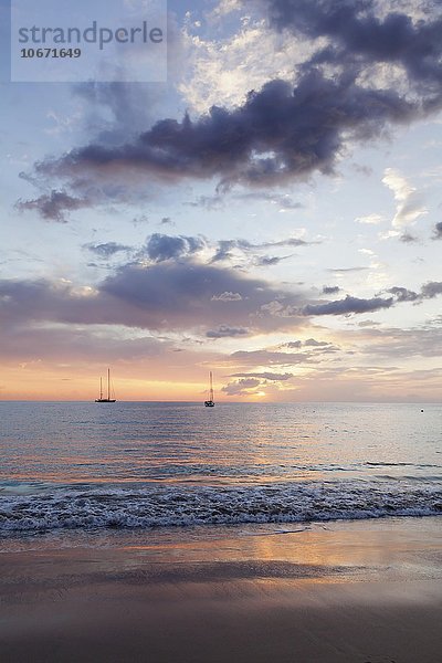 Sonnenuntergang am Meer  Playa de las Vistas  Los Cristianos  Teneriffa  Kanarische Inseln  Spanien  Europa