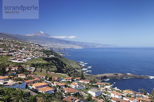 Ausblick von El Sauzal auf die Nordküste nach Puerto de la Cruz  hinten der Teide  Teneriffa  Kanarische Inseln  Spanien  Europa
