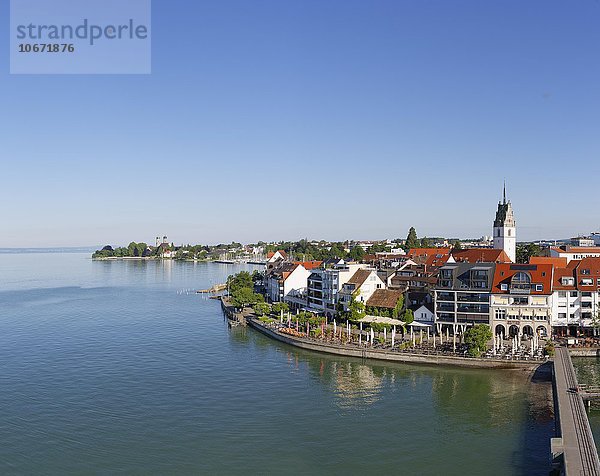 Kloster Hofen und Kirche St. Nikolaus  Bodensee  Ausblick vom Moleturm  Friedrichshafen  Oberschwaben  Bodenseeregion  Baden-Württemberg  Deutschland  Europa