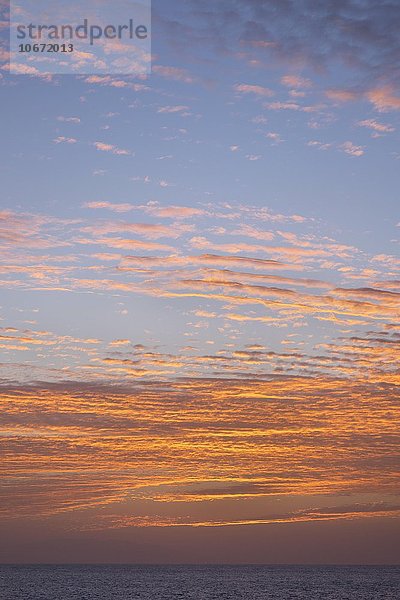 Wolken über Meer im Abendlicht  Sonnenuntergang  La Gomera  Kanarische Inseln  Kanaren  Spanien  Europa