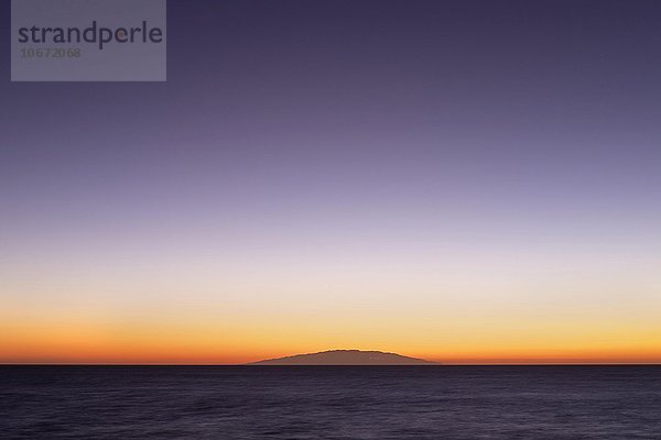 Meer bei Sonnenuntergang  hinten die Insel El Hierro  Valle Gran Rey  La Gomera  Kanarische Inseln  Kanaren  Spanien  Europa