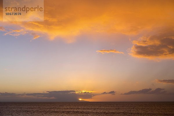 Sonnenuntergang über der Insel El Hierro  gesehen von Valle Gran Rey  La Gomera  Kanarische Inseln  Kanaren  Spanien  Europa