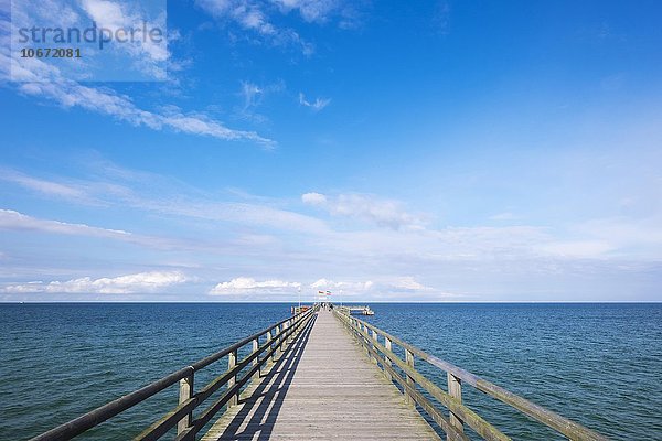 Seebrücke in Prerow  Ostsee  Darß  Fischland-Darß-Zingst  Mecklenburg-Vorpommern  Deutschland  Europa