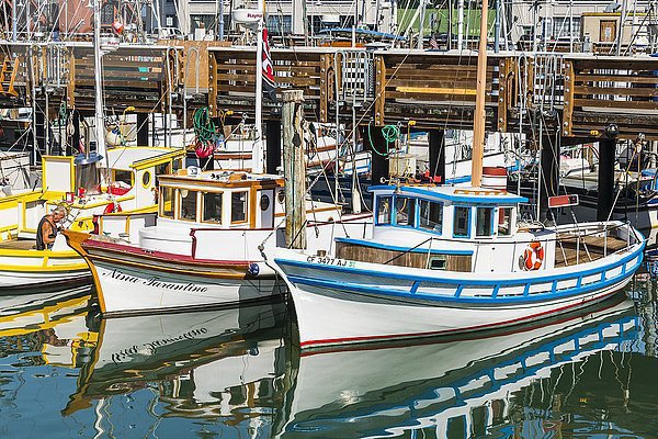 Fischkutter im Hafen  Fisherman's Wharf  San Francisco  Kalifornien  USA  Nordamerika