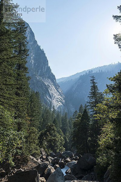 Flussbett des Merced River  Mist Trail  Yosemite-Nationalpark  Kalifornien  USA  Nordamerika