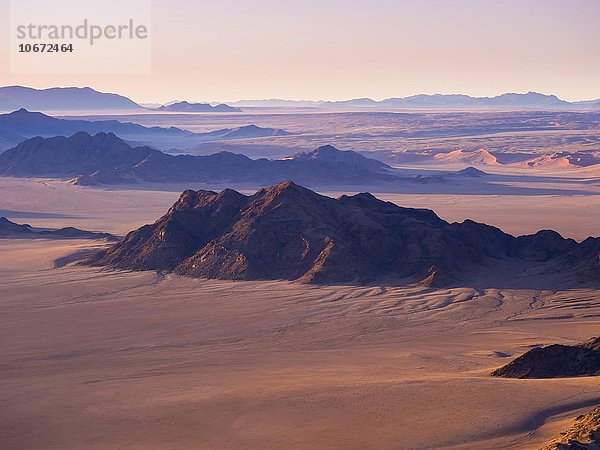 Morgenrot  Kulala Wilderness Reserve  Namib-Wüste  Tsarisberge  Sossusvlei  Namib-Naukluft-Nationalpark  Namibia  Afrika