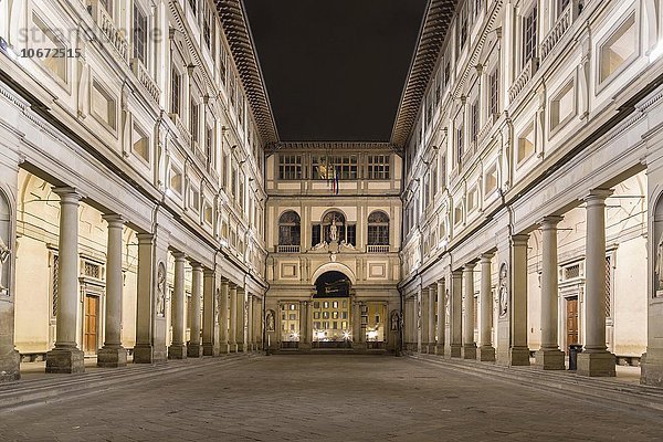 Museum Uffizien bei Nacht  Florenz  Toskana  Italien  Europa