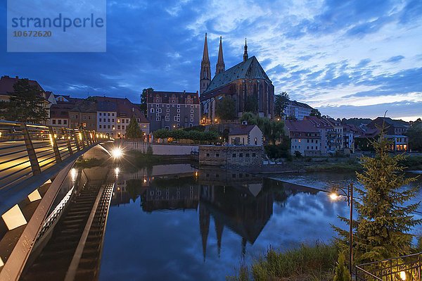 Ausblick vom polnischen Görlitz auf die Pfarrkirche St. Peter und Paul und Altstadtbrücke über die Neiße  Görlitz  Poelen