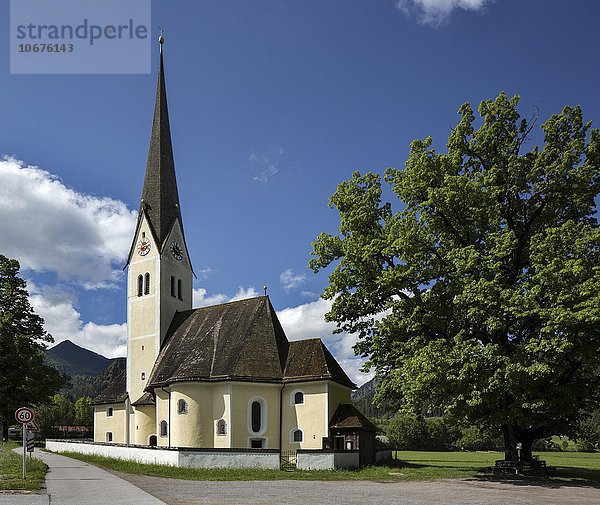 St. Leonhardskirche  Schliersee  Oberbayern  Bayern  Deutschland  Europa