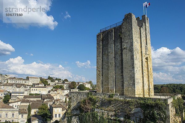 Chateau du Roi  Burg mit Wehrturm  Saint Emilion  Département Gironde  Frankreich  Europa