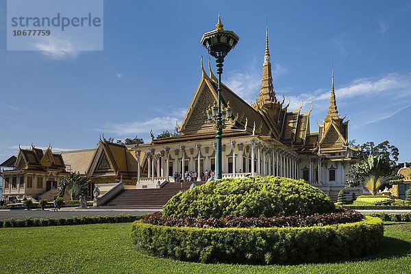 Thronhalle Preah Tineang Tevea Vinichhay oder Thineang Dheva Vinnichay  Garten vor der Krönungshalle  Königspalast  Phnom Penh  Kambodscha  Asien
