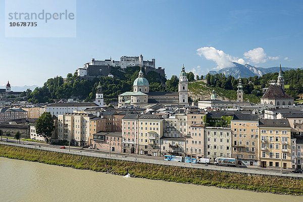 Stadtansicht  Festung Hohensalzburg  Salzburger Dom  vorne Salzach  Salzburg  Österreich  Europa