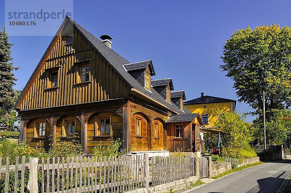 Historisches Umgebindehaus  Hinterhermsdorf  Sebnitz  Landkreis Sächsische Schweiz-Osterzgebirge  Sachsen  Deutschland  Europa