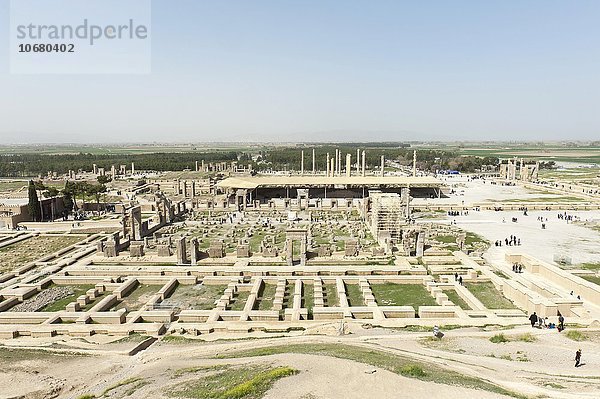 Überblick über die altpersische Residenzstadt  vorn der Hundert-Säulen-Saal  Persepolis  UNESCO Weltkulturerbe  Provinz Fars  Iran