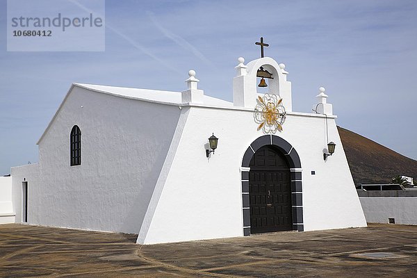 Kirche von Masdache im Weinanbaugebiet La Geria  Lanzarote  Kanarische Inseln  Kanaren  Spanien  Europa