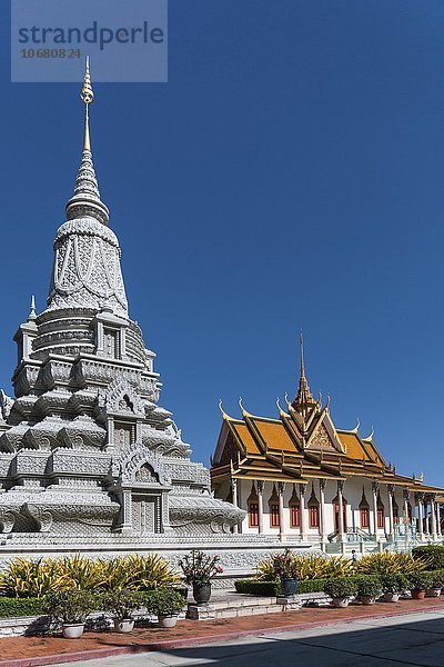Stupa von König Norodom Suramarit vor der Silberpagode im Königspalast-Bezirk  Phnom Penh  Kambodscha  Asien