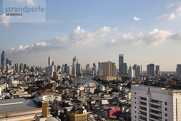 Stadtansicht  Skyline  Hochhäuser  Finanzviertel Bang Rak  Silom District  Chao Phraya Fluss  Panorama-Blick vom Grand China Hotel  Chinatown  Bangkok  Thailand  Asien