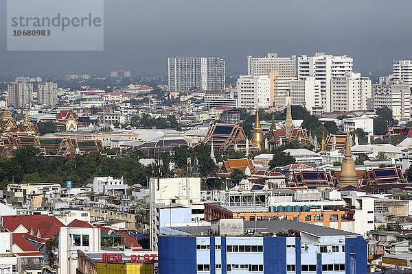 Stadtansicht nach Westen mit Wat Phra Kaeo und Königspalast  Hochhäuser  Panorama-Blick vom Grand China Hotel  Chinatown  Bangkok  Thailand  Asien