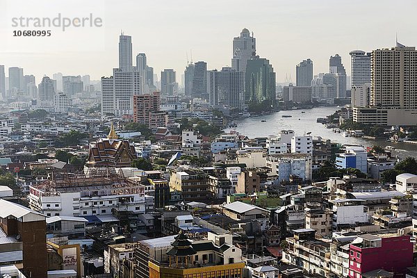 Skyline  Stadtansicht  Hochhäuser des Finanzviertel Bang Rak  Silom District  Chao Phraya Fluss  Panorama-Blick vom Grand China Hotel  Chinatown  Bangkok  Thailand  Asien