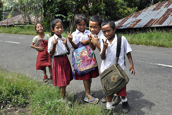 Indonesien  Insel Flores  Ruteng  Kinder