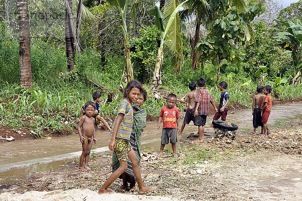 Indonesien  Insel Sumba  Dorf Bondokodi  Alltagsleben