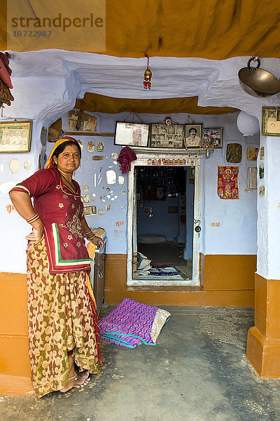 Indien  Rajasthan  Jaisalmer  Frau zu Hause