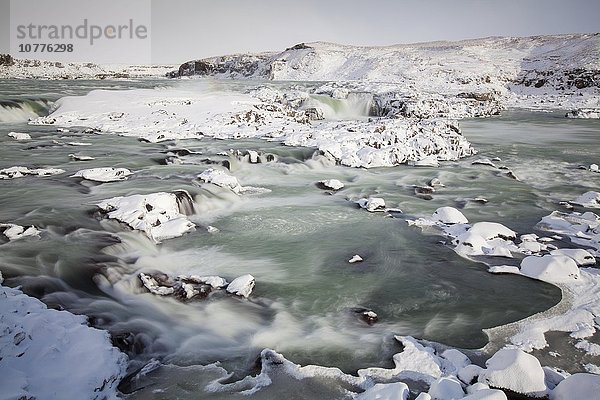 Urridafoss im Winter  Selfoss  Südisland  Island  Europa