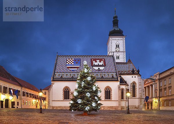 St.-Markus-Kirche  auch Markuskirche  zu Weihnachten  Zagreb  Kroatien  Europa