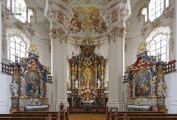 Altäre in Wallfahrtskirche St. Peter und Paul in Steinhausen  Bad Schussenried  Oberschwaben  Schwaben  Baden-Württemberg  Deutschland  Europa