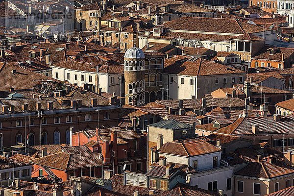 Ausblick auf die Dächer der Altstadt  Venedig  Venetien  Italien  Europa