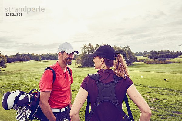 Golfer auf dem Platz  Korschenbroich  Düsseldorf  Deutschland
