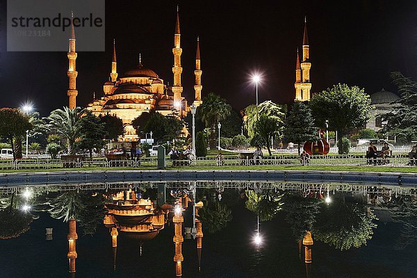 Sultan Ahmed Moschee bei Nacht  Istanbul  Türkei