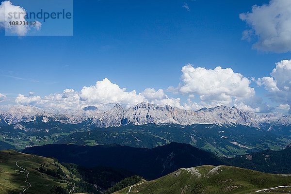 Berglandschaft und blauer Himmel  Brixen  Dolomiten  Österreich