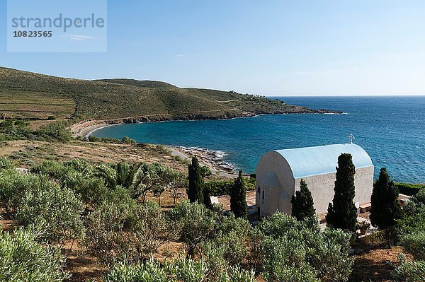 Orthodoxe Kapelle mit Blick auf das Meer  Syros  Kykladen  Ägäis  Griechenland