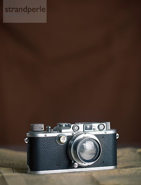 Vintage-Kamera  brauner Hintergrund