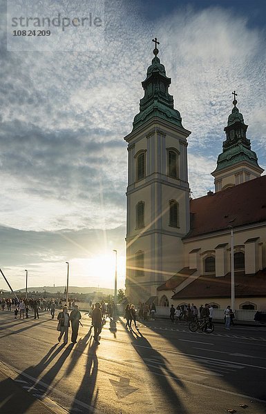 St. Anna Kirche bei Sonnenuntergang  Ungarn  Budapest