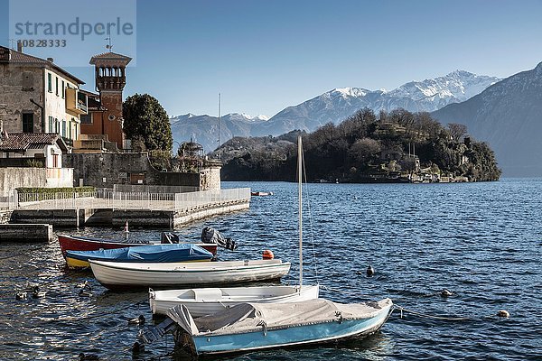 Boote in der Nähe der Villa am See  Comer See  Italien