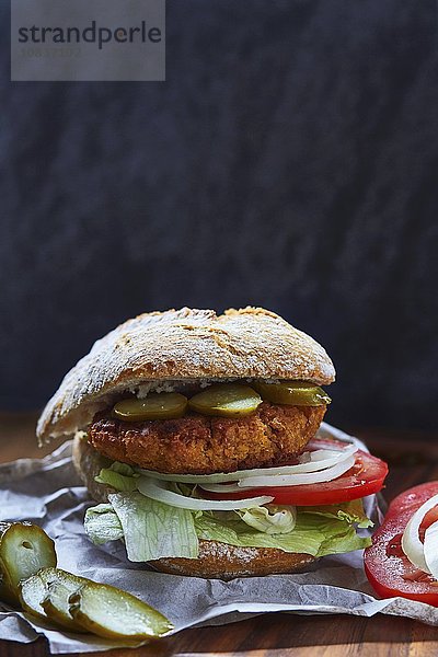 Veggie-Burger mit Falafel