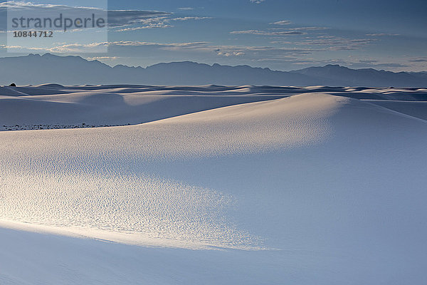 Ruhige weiße Sanddüne  White Sands  New Mexico  USA