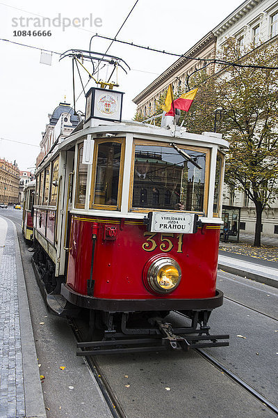 Altmodische Straßenbahn  Prag  Tschechische Republik  Europa