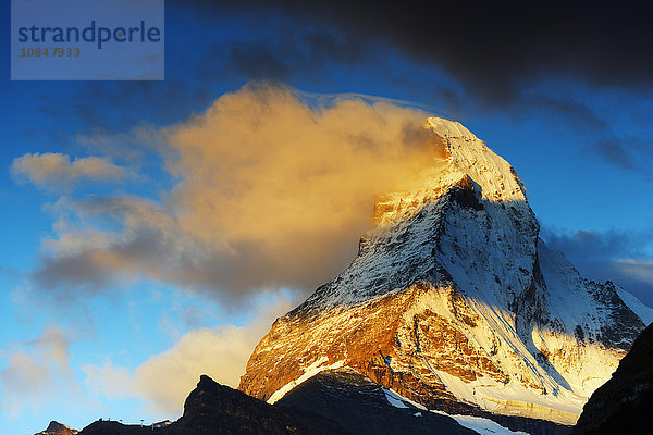 Sonnenaufgang auf dem Matterhorn  4478m  Zermatt  Wallis  Schweizer Alpen  Schweiz  Europa