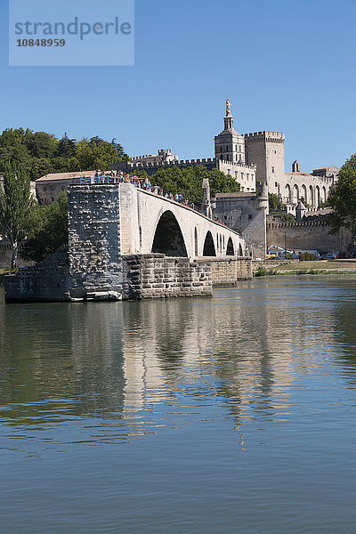 Pont St. Benezet  Brücke über den Fluss Rhone in der historischen Stadt Avignon  UNESCO-Weltkulturerbe  Vaucluse  Provence  Frankreich  Europa