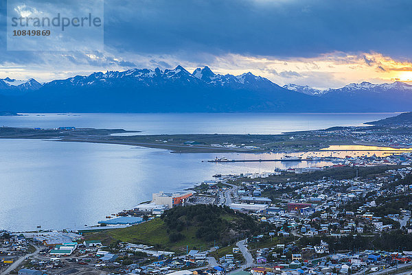 Sonnenuntergang in Ushuaia  der südlichsten Stadt der Welt  Tierra del Fuego  Patagonien  Argentinien  Südamerika