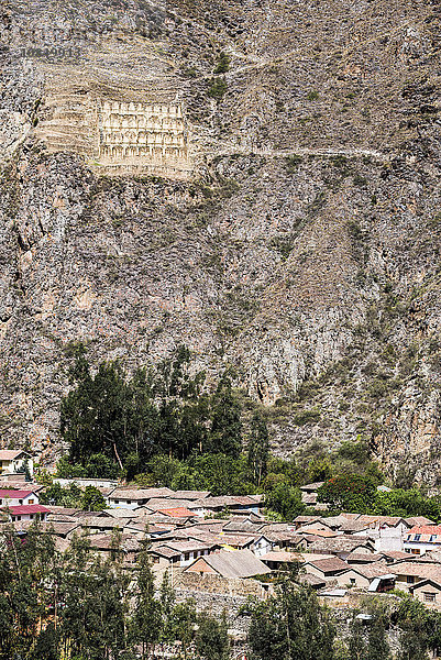 Pinkullyuna Inka-Lagerhäuser oberhalb von Ollantaytambo  Heiliges Tal der Inkas (Urubambatal)  bei Cusco  Peru  Südamerika