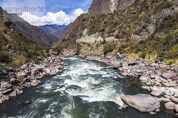 Der Urubamba-Fluss am Beginn des Inka-Pfads  Region Cusco  Peru  Südamerika