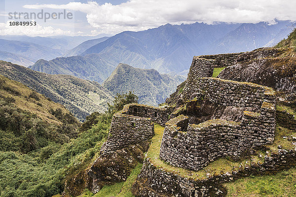 Phuyupatamarca Inka-Ruinen auf dem Inka Trail Trek Tag 3  Region Cusco  Peru  Südamerika